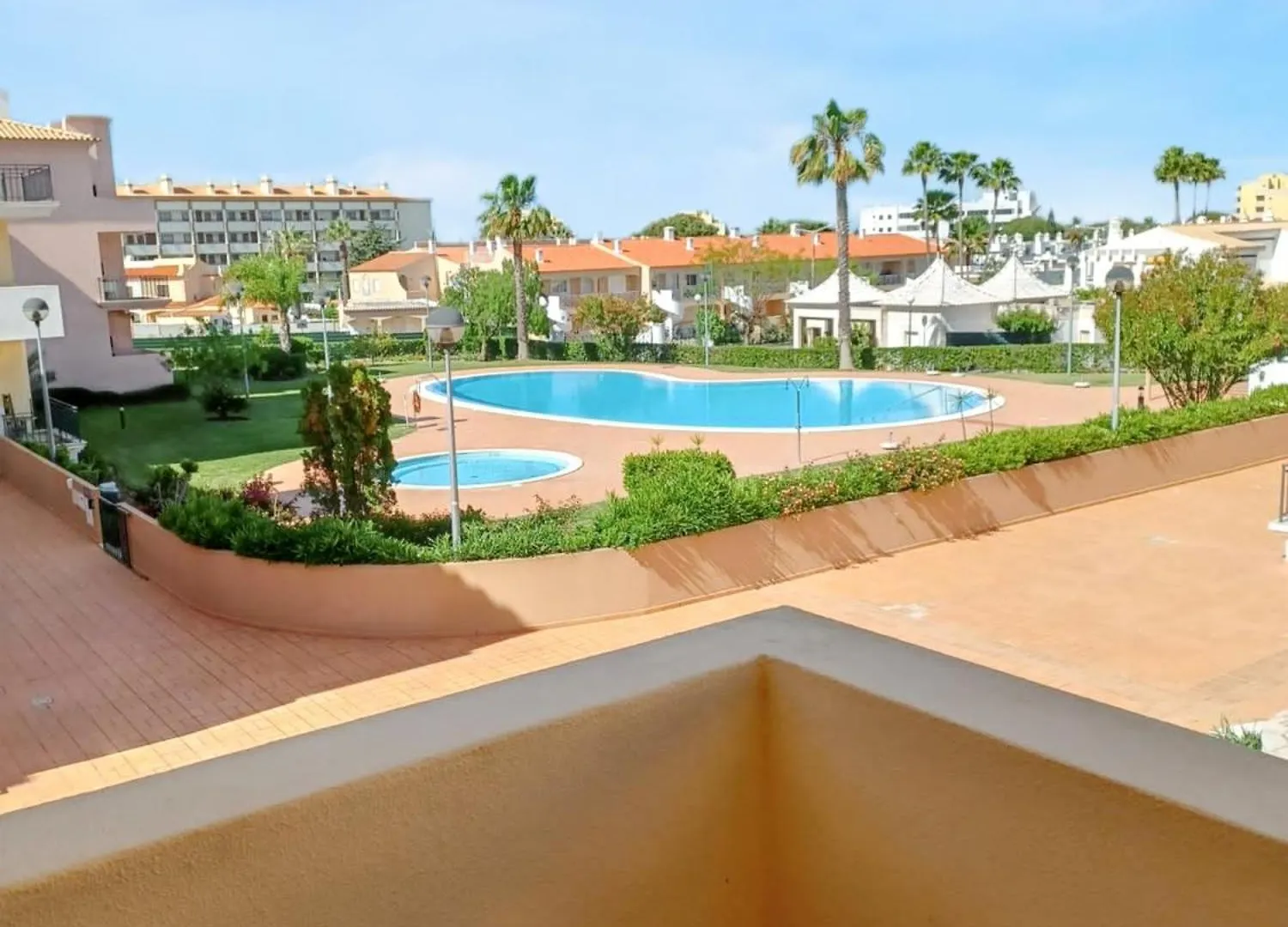 Vilamoura Poolside Retreat: Garden Oasis Near Beach